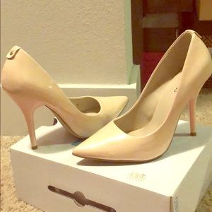 Beige pointy toe heals